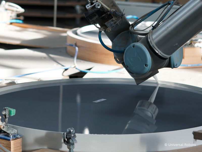 [Translate to Englisch:] Universal Robots Cobot Anwendung Kleben